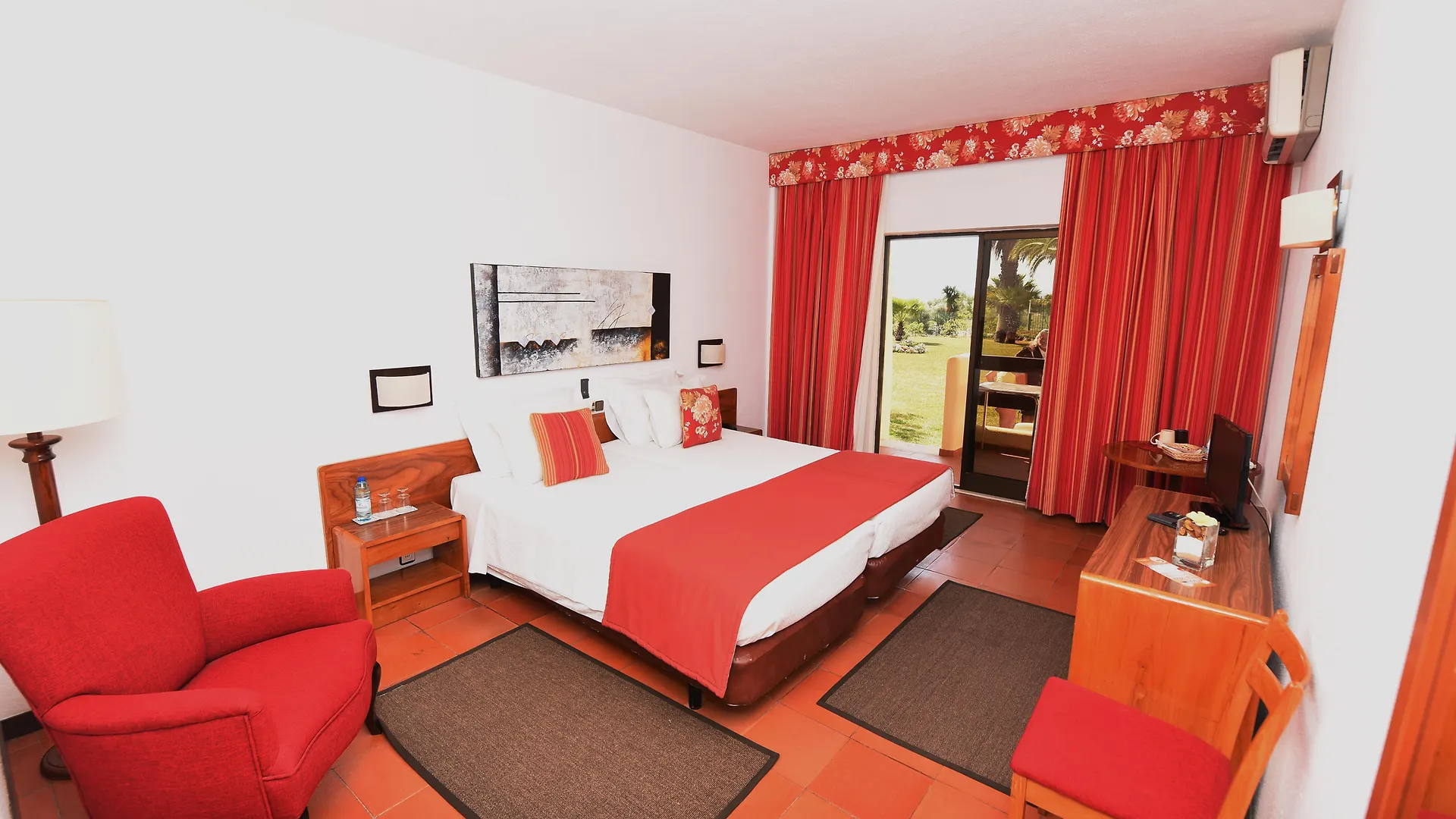 Praia Da Lota Resort - Beachfront Hotel مانتا روتا