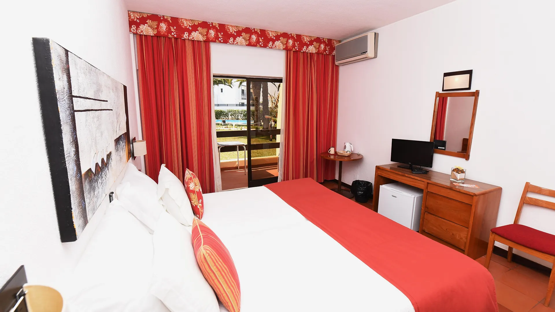Praia Da Lota Resort - Beachfront Hotel Manta Rota 3*,