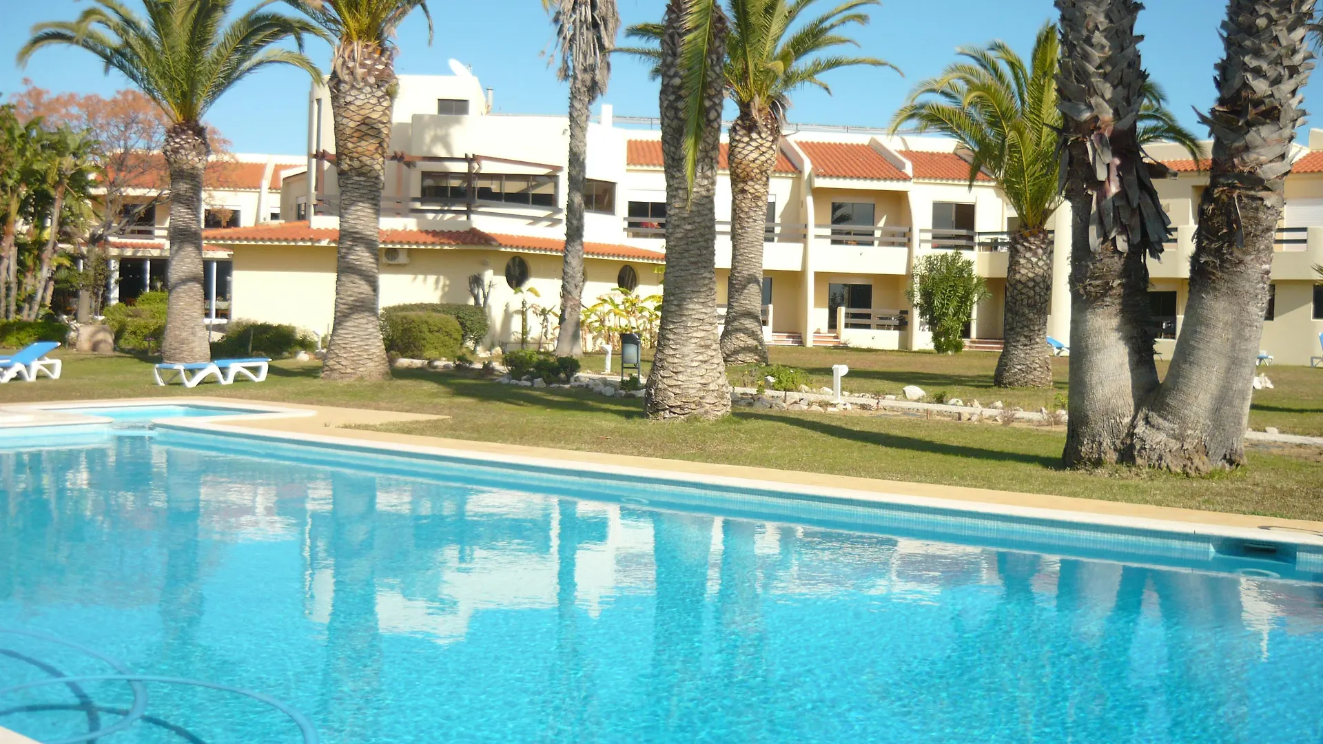Praia Da Lota Resort - Beachfront Hotel مانتا روتا