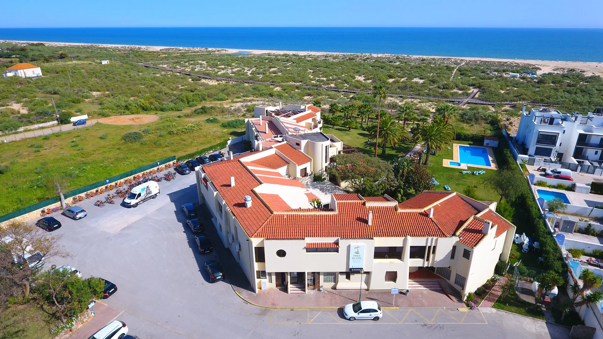 Praia Da Lota Resort - Beachfront Hotel مانتا روتا