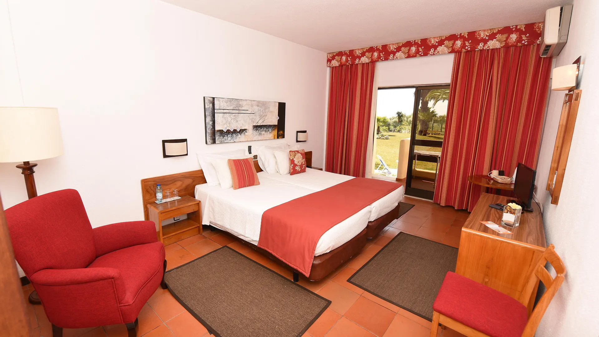 Praia Da Lota Resort - Beachfront Hotel Manta Rota