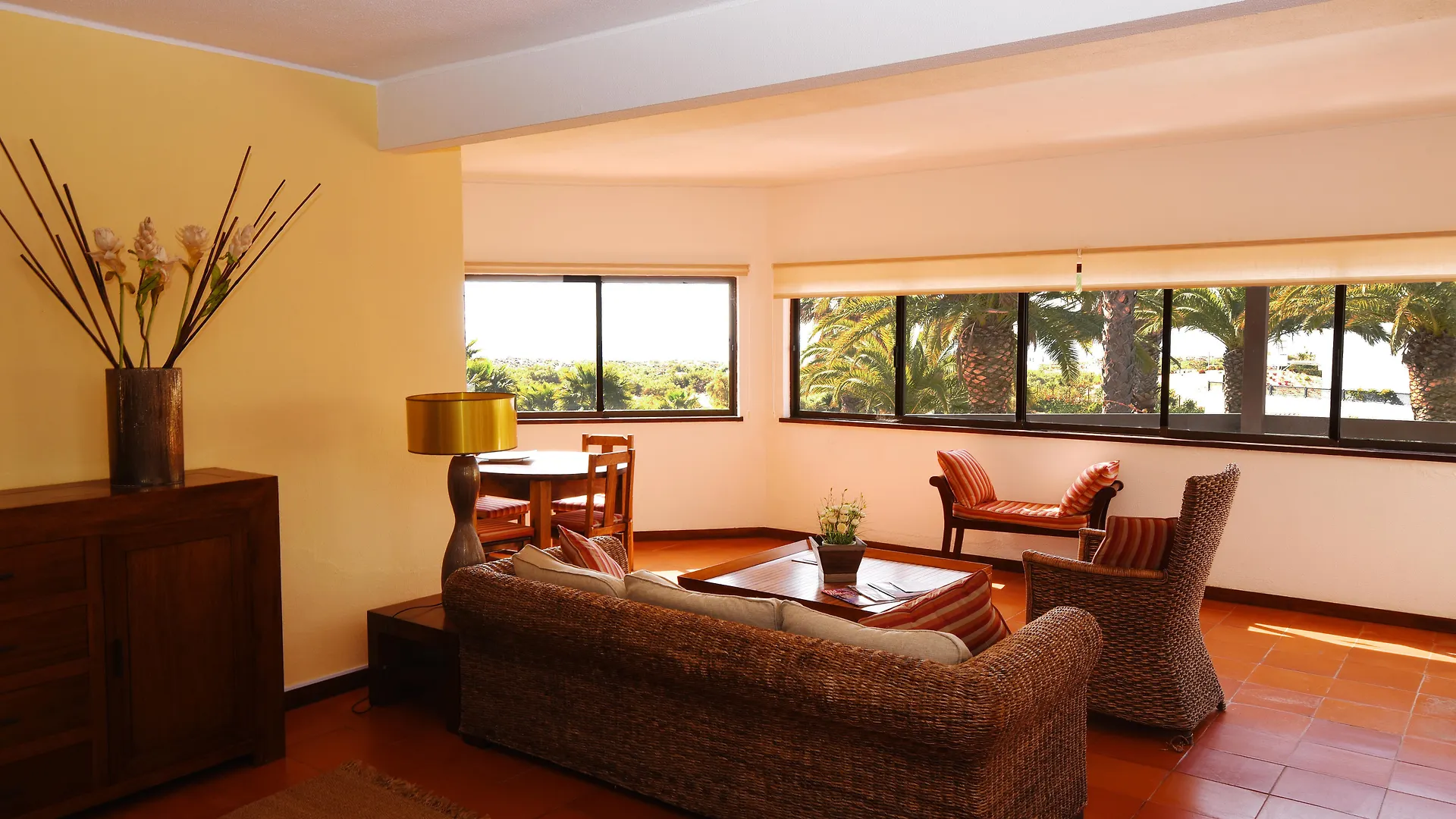 Praia Da Lota Resort - Beachfront Hotel مانتا روتا