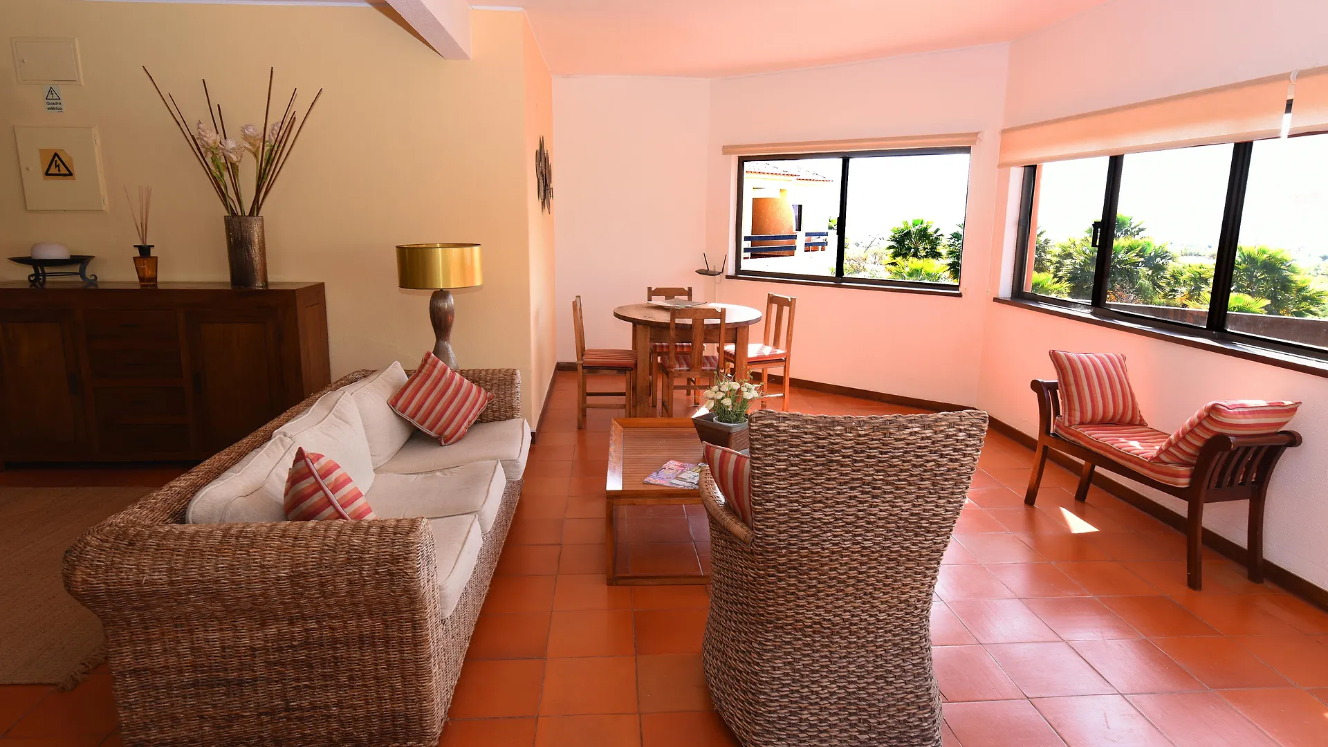 Praia Da Lota Resort - Beachfront Hotel مانتا روتا