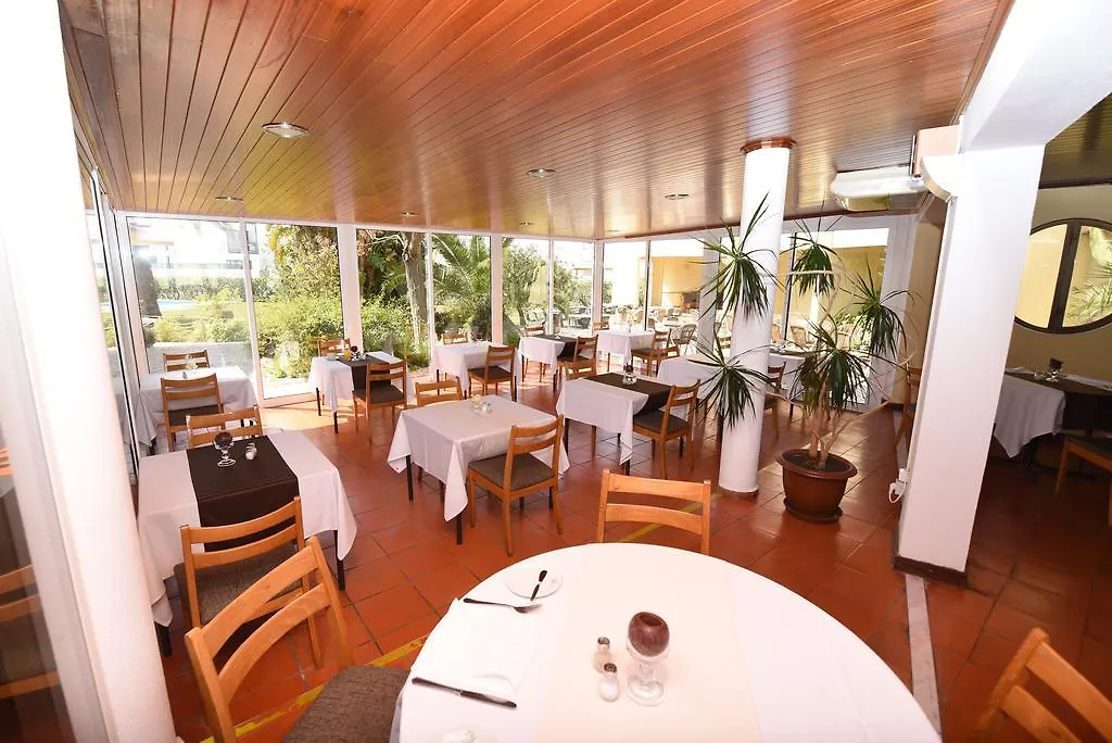 Praia Da Lota Resort - Beachfront Hotel مانتا روتا