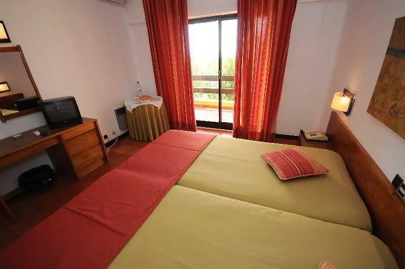 Praia Da Lota Resort - Beachfront Hotel مانتا روتا