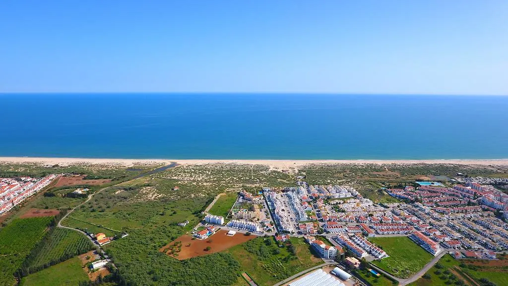 ***  Praia Da Lota Resort - Beachfront Hotel مانتا روتا البرتغال