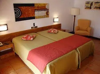 Praia Da Lota Resort - Beachfront Hotel مانتا روتا