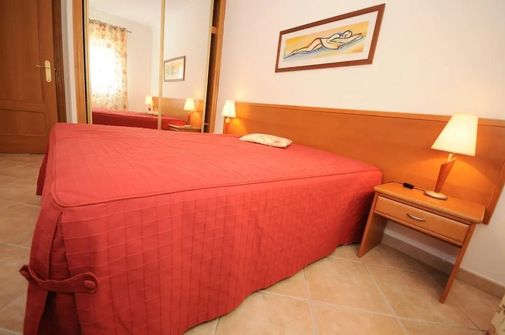 Praia Da Lota Resort - Beachfront Hotel مانتا روتا